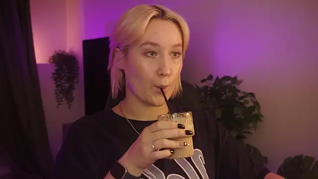 Snapshot of CinBellamy chatting on 10-07-25, 05:48 CinBellamy online show from 10-07-25, 05:48