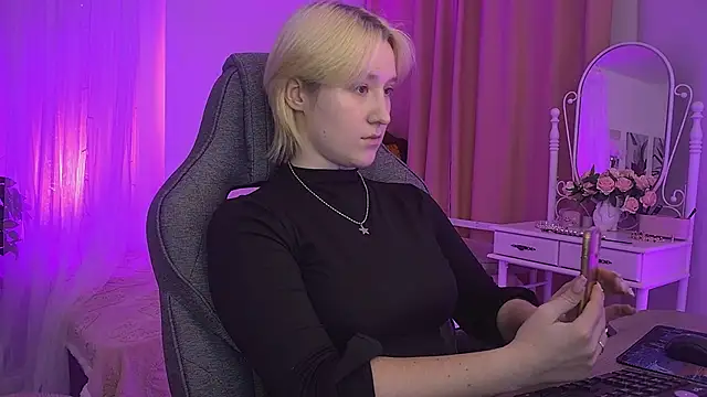 Snapshot of CinBellamy chatting on 11-02-25, 06:27 CinBellamy online show from 11-02-25, 06:27