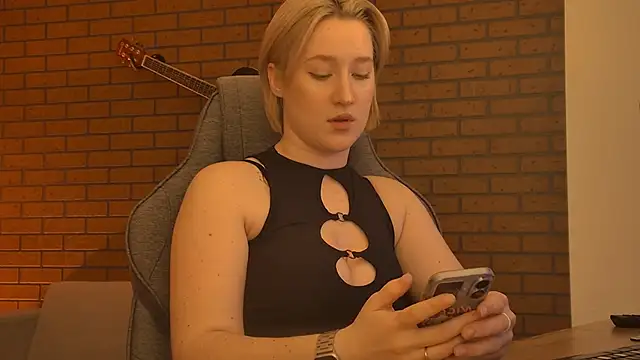 Snapshot of CinBellamy chatting on 02-15-26, 07:51 CinBellamy online show from 02-15-26, 07:51