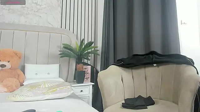 Snapshot of DaryaReed chatting on 10-13-25, 04:12 DaryaReed online show from 10-13-25, 04:12