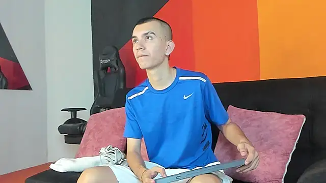 RowanCley online show from 10-20-25, 01:00