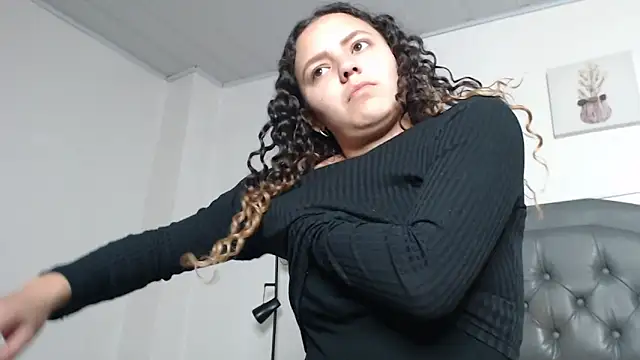 Giia Monroe online show from 12-15-25, 12:53