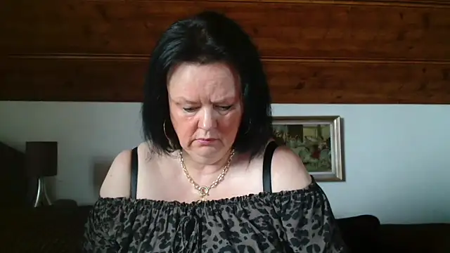 Snapshot of TiffanyMature chatting on 10-27-25, 08:18 TiffanyMature online show from 10-27-25, 08:18