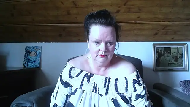 TiffanyMature online show from 05-20-26, 02:01