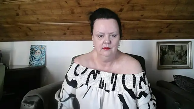 TiffanyMature online show from 06-17-26, 07:11