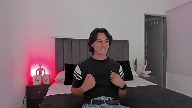 Snapshot of AlexanderHall chatting on 09-09-25, 11:04 AlexanderHall online show from 09-09-25, 11:04