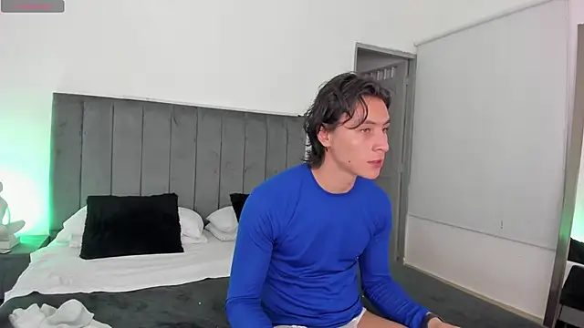 Snapshot of AlexanderHall chatting on 09-21-25, 07:37 AlexanderHall online show from 09-21-25, 07:37