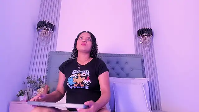 ValeriaJulio  online show from 10-01-25, 11:38