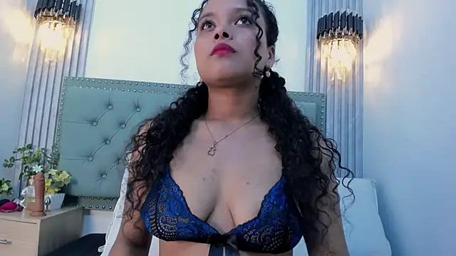 ValeriaJulio  online show from 11-12-25, 07:24