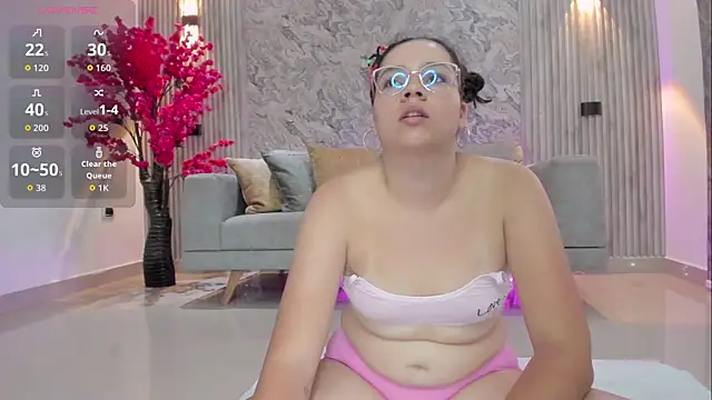 Snapshot of karlie_small chatting on 02-24-26, 07:56 karlie small online show from 02-24-26, 07:56