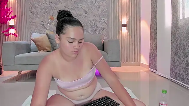 Snapshot of karlie_small chatting on 03-04-26, 07:31 karlie small online show from 03-04-26, 07:31