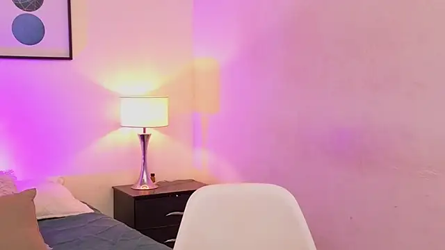 Snapshot of emmabridgerton chatting on 03-17-26, 08:56 emmabridgerton online show from 03-17-26, 08:56