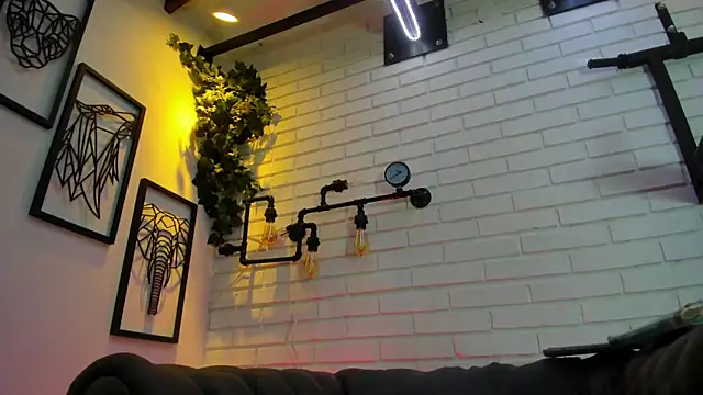 ItaloMoore online show from 12-02-25, 11:37