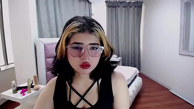 Snapshot of dafnelee chatting on 09-13-25, 01:33 dafnelee online show from 09-13-25, 01:33