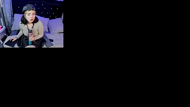Snapshot of dafnelee chatting on 09-17-25, 10:50 dafnelee online show from 09-17-25, 10:50