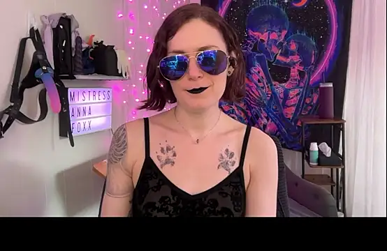 Snapshot of mistressannafoxx chatting on 09-11-25, 08:42 mistressannafoxx online show from 09-11-25, 08:42