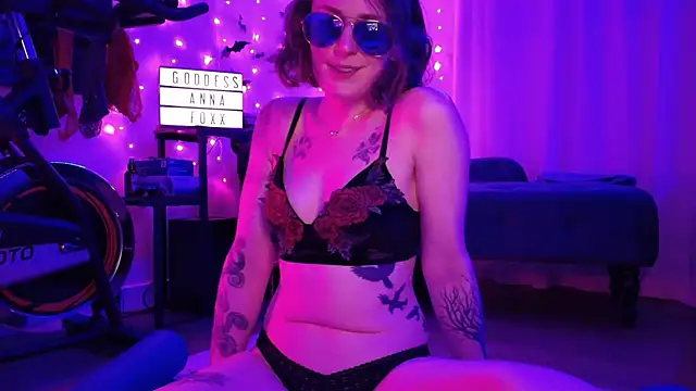 Snapshot of mistressannafoxx chatting on 02-15-26, 04:31 mistressannafoxx online show from 02-15-26, 04:31