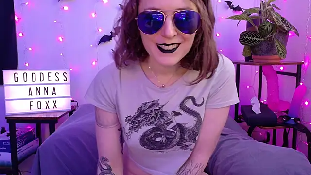 Snapshot of mistressannafoxx chatting on 03-13-26, 09:10 mistressannafoxx online show from 03-13-26, 09:10