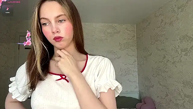 NylaNadler online show from 06-23-26, 06:00