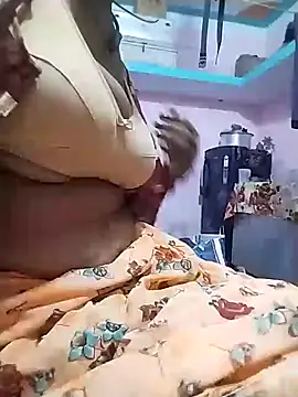 Snapshot of Shruti_Bhabhi38 chatting on 09-17-25, 06:09 Shruti Bhabhi38 online show from 09-17-25, 06:09