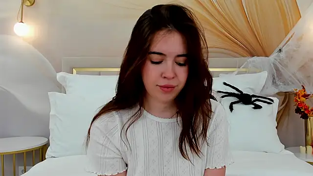 KimberlyBond online show from 10-28-25, 03:04