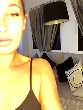 Snapshot of Rosieredxox chatting on 09-30-25, 03:44 Rosieredxox online show from 09-30-25, 03:44