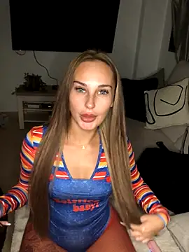 Snapshot of Rosieredxox chatting on 10-19-25, 05:57 Rosieredxox online show from 10-19-25, 05:57