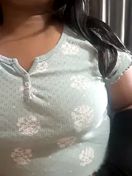 Snapshot of Maggi-is-back chatting on 09-22-25, 02:24 Maggi-is-back online show from 09-22-25, 02:24