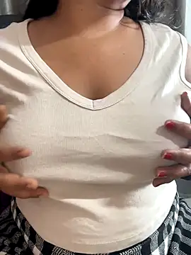 Snapshot of Maggi-is-back chatting on 10-06-25, 02:20 Maggi-is-back online show from 10-06-25, 02:20