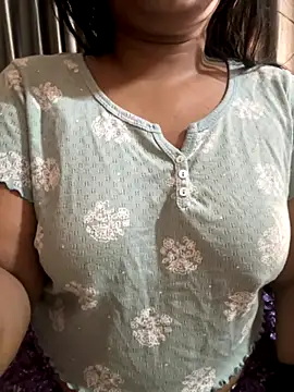 Snapshot of Maggi-is-back chatting on 10-28-25, 02:59 Maggi-is-back online show from 10-28-25, 02:59