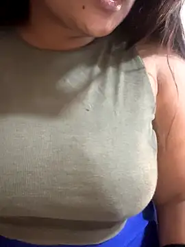 Snapshot of Maggi-is-back chatting on 10-31-25, 02:56 Maggi-is-back online show from 10-31-25, 02:56