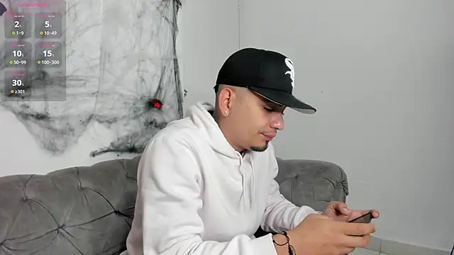 OwenStonne  online show from 10-21-25, 04:13