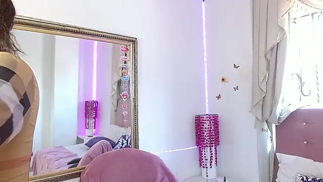 Snapshot of Saori_Evans chatting on 09-22-25, 08:33 Saori Evans online show from 09-22-25, 08:33