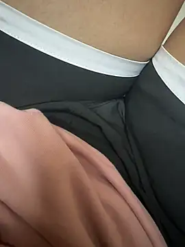 Snapshot of crazy111girl chatting on 11-08-25, 07:12 crazy111girl online show from 11-08-25, 07:12