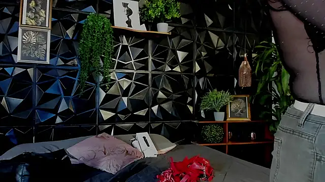 April  foxx online show from 12-17-25, 01:17