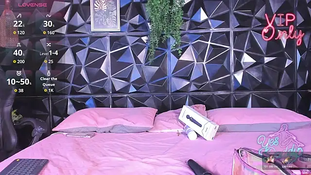 April  foxx online show from 02-08-26, 12:52