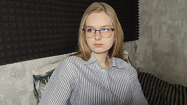 Snapshot of LiaVibes chatting on 03-06-26, 05:37 LiaVibes online show from 03-06-26, 05:37