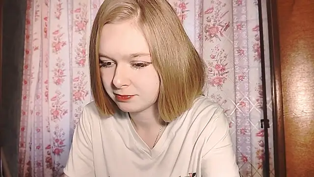 Snapshot of LiaVibes chatting on 03-23-26, 07:56 LiaVibes online show from 03-23-26, 07:56