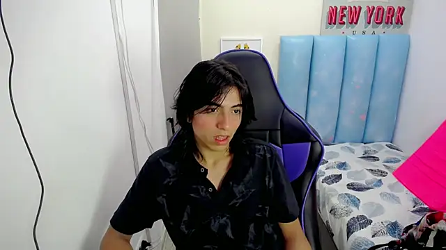 Snapshot of louis_baltazar chatting on 09-14-25, 04:39 louis baltazar online show from 09-14-25, 04:39
