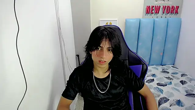 Snapshot of louis_baltazar chatting on 09-16-25, 04:30 louis baltazar online show from 09-16-25, 04:30