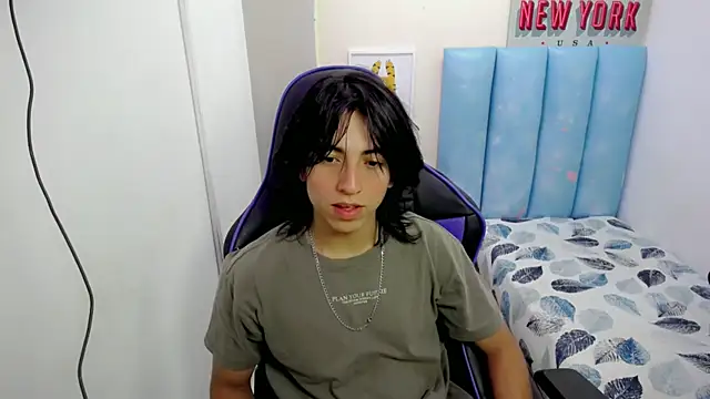 Snapshot of louis_baltazar chatting on 09-22-25, 03:47 louis baltazar online show from 09-22-25, 03:47