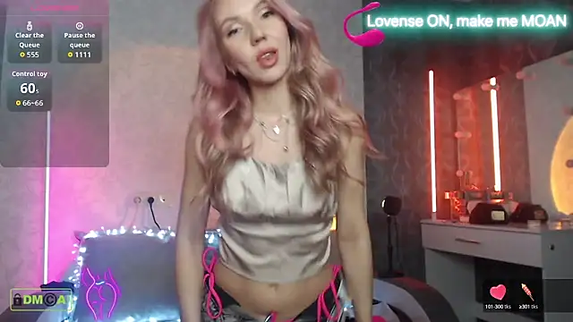 Snapshot of viki_sky chatting on 09-09-25, 01:10 viki sky online show from 09-09-25, 01:10