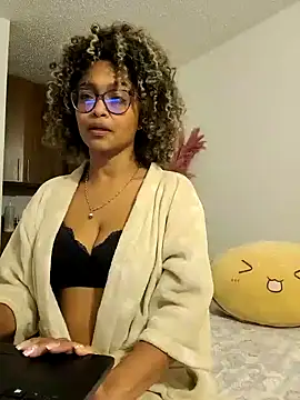 BiiancaEstradaa online show from 10-23-25, 04:12