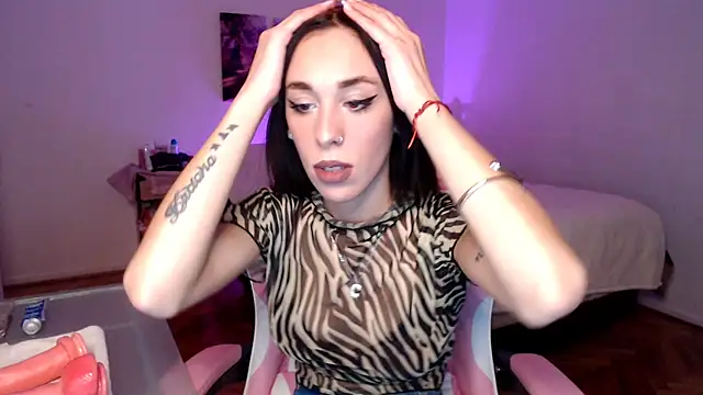 Snapshot of Sofia_Amour chatting on 09-29-25, 10:14 Sofia Amour online show from 09-29-25, 10:14