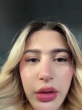 Snapshot of Mia_sofiia21 chatting on 09-25-25, 05:38 Mia sofiia21 online show from 09-25-25, 05:38