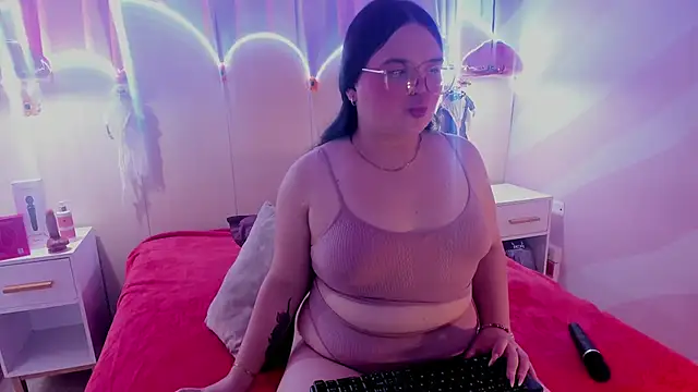 Snapshot of Lushi_Love chatting on 10-15-25, 05:13 Lushi Love online show from 10-15-25, 05:13