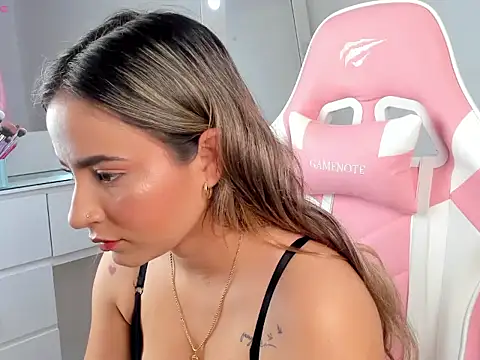 Snapshot of Saloome_miller chatting on 10-01-25, 02:50 Saloome miller online show from 10-01-25, 02:50