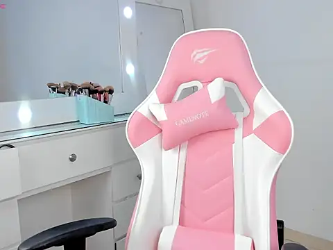 Snapshot of Saloome_miller chatting on 10-03-25, 05:04 Saloome miller online show from 10-03-25, 05:04