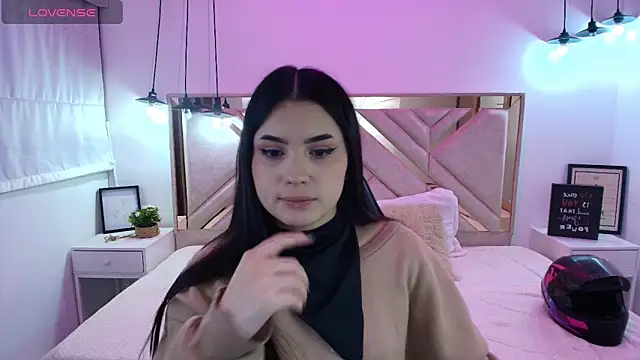 Natalie loffreda online show from 06-12-26, 07:46