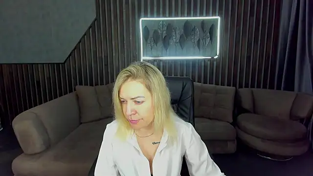 Anna Snows online show from 10-10-25, 05:39